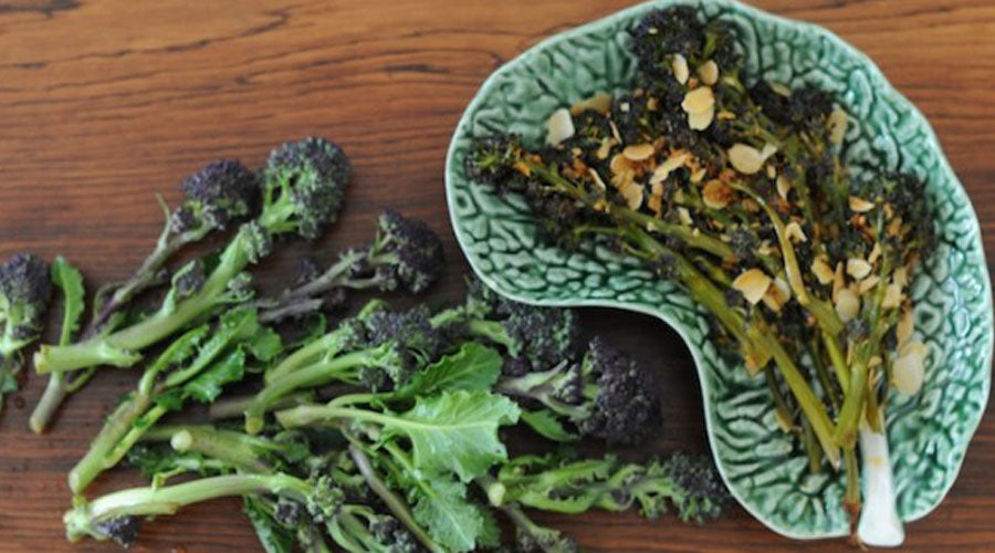 Ensalada de brocolini con vinagreta de pimentón